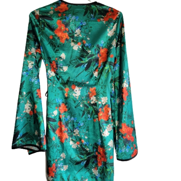 Pretty little thing  mini wrab dress - Picture 8 of 9